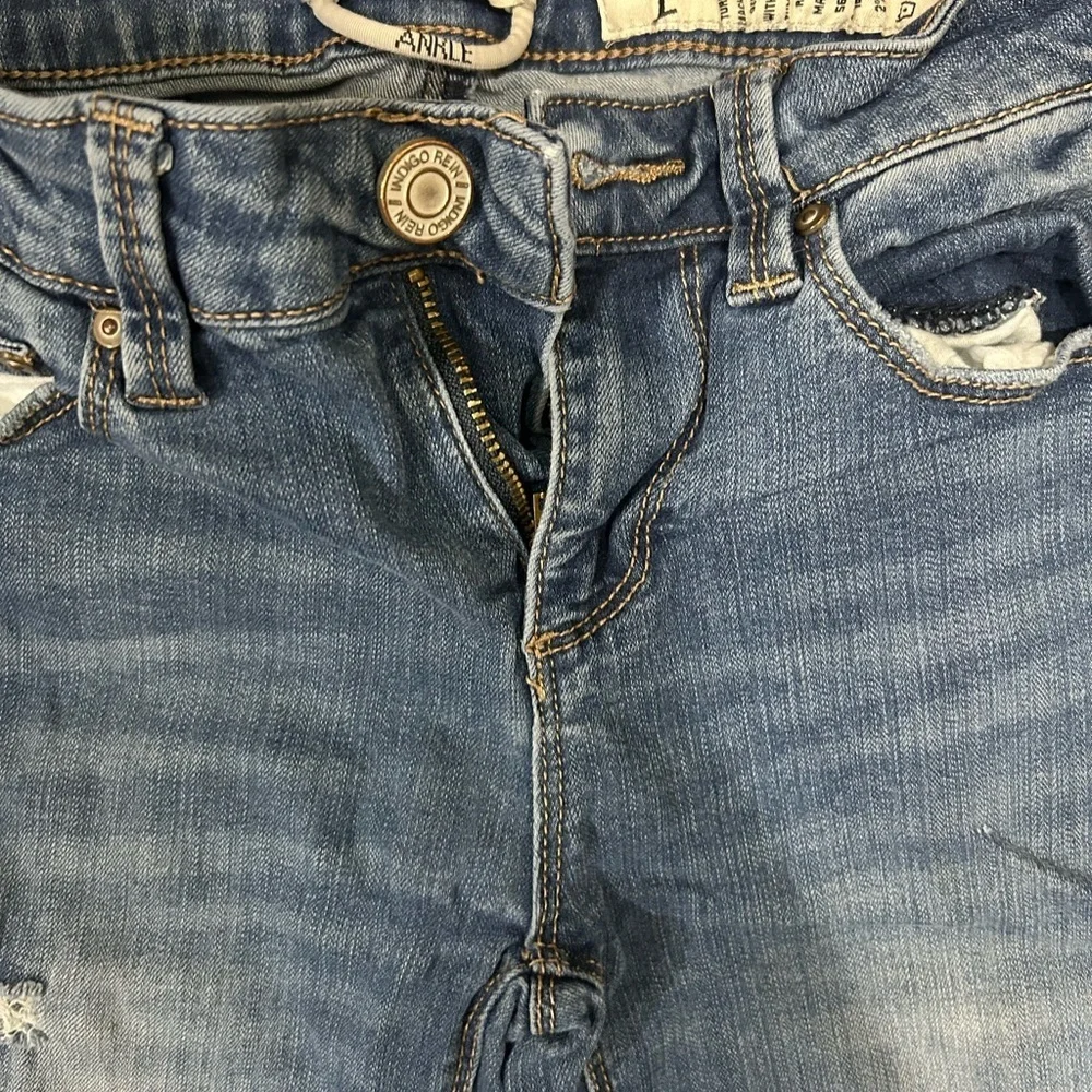 Indigo Rein Distressed  Jeans